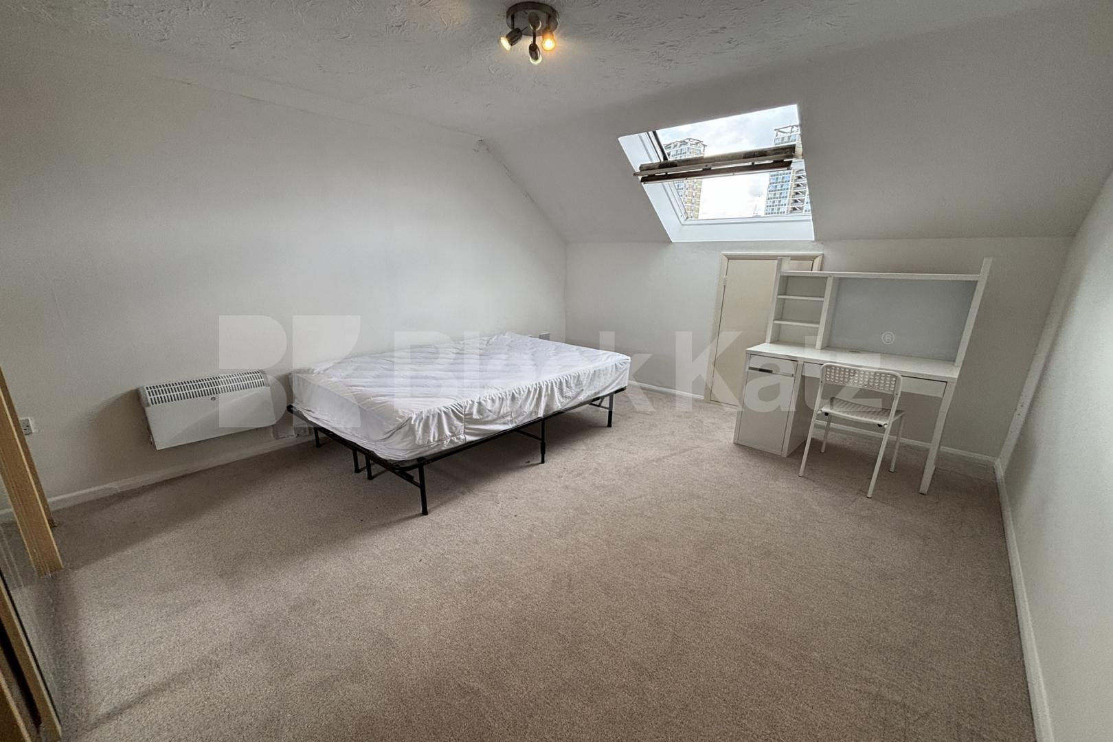 Duplex apartment flooded with natural light and very good storage Cadet Drive , Bermondsey