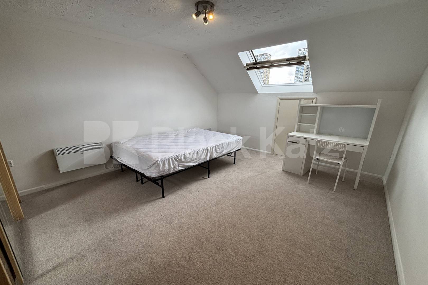 Duplex apartment flooded with natural light and very good storage Cadet Drive , Bermondsey
