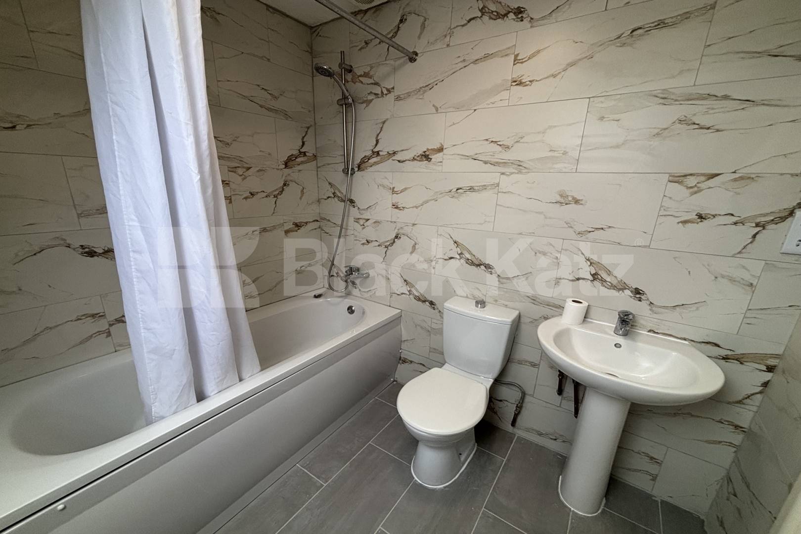 Duplex apartment flooded with natural light and very good storage Cadet Drive , Bermondsey