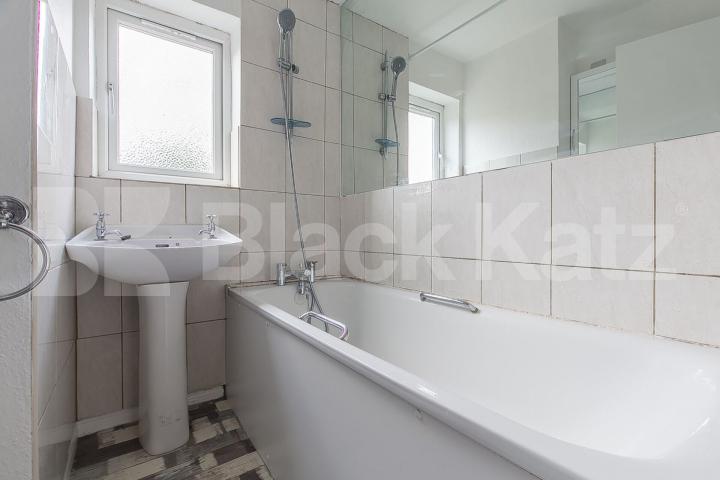 First floor 2 bedroom property located in the heart of Crouch End Inderwick Road , Crouch End / Hornsey