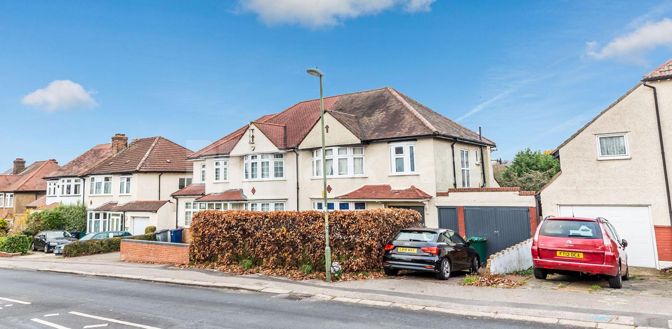 			3 Bedroom, 1 bath, 1 reception House			 Netherlands Road, East Barnet Village / Oakleigh Park