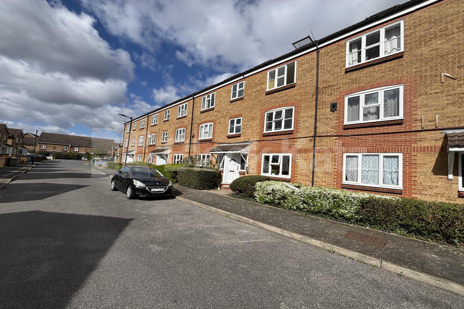 Duplex apartment flooded with natural light and very good storage Cadet Drive , Bermondsey