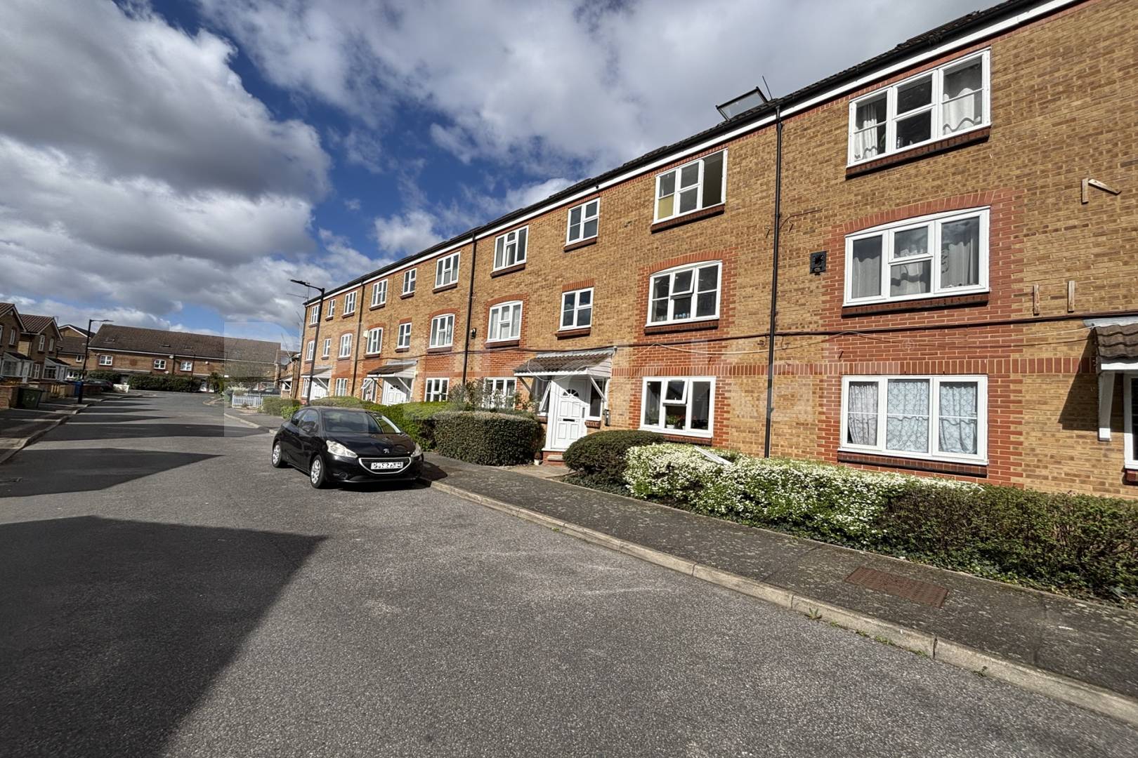 Duplex apartment flooded with natural light and very good storage Cadet Drive , Bermondsey