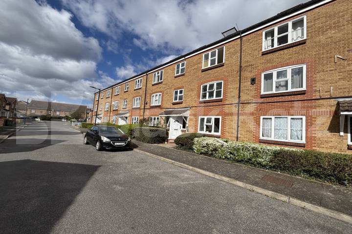 Duplex apartment flooded with natural light and very good storage Cadet Drive , Bermondsey