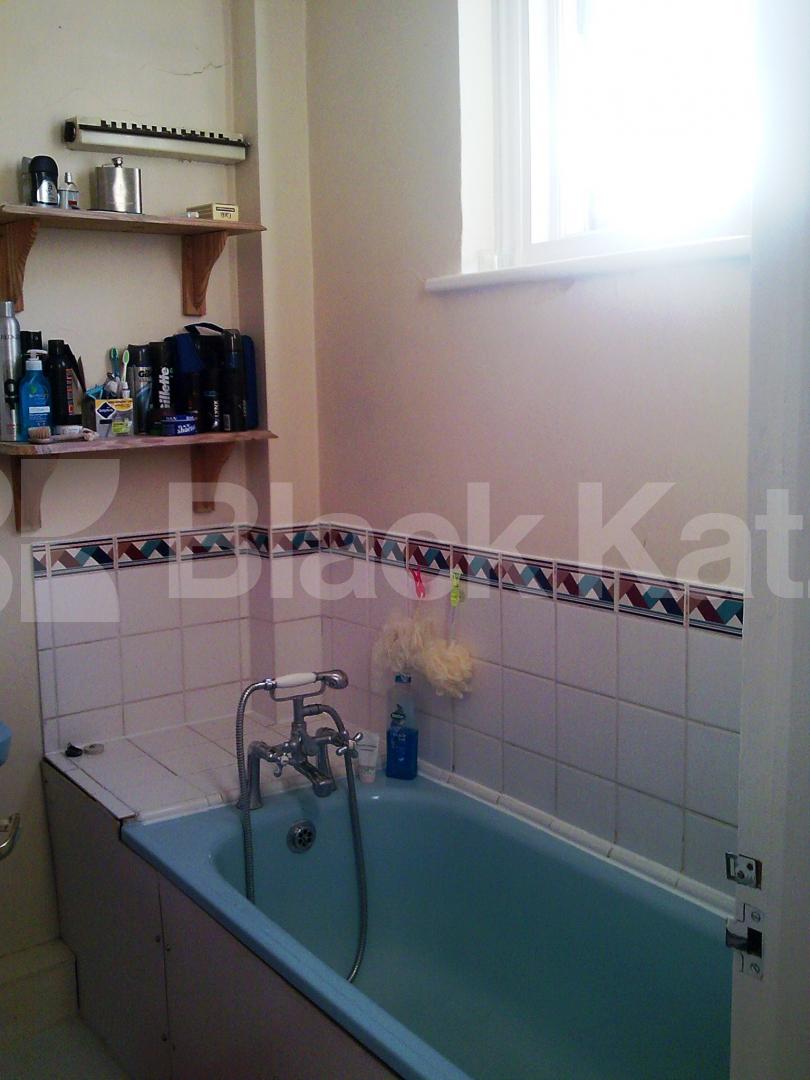 			2 Bedroom, 1 bath, 1 reception Flat			 Archway Road, HIGHGATE