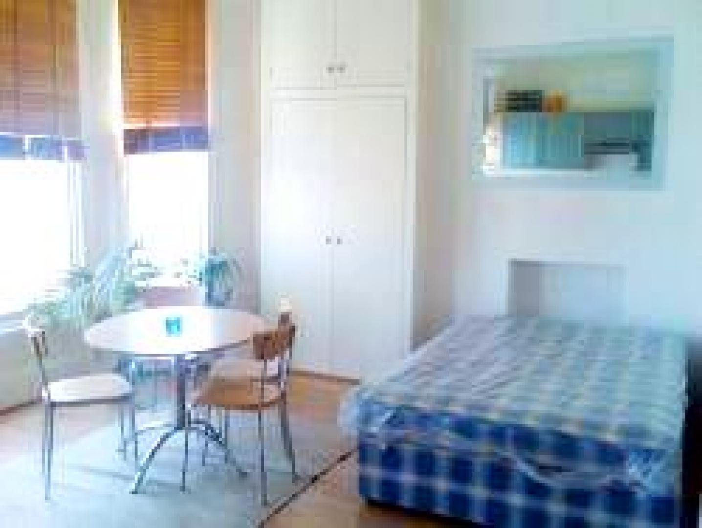 			NEW INSTRUCTION, Studio Apartment, 1 bath, 1 reception Flat			 Ladbroke Grove, LADBROKE GROVE