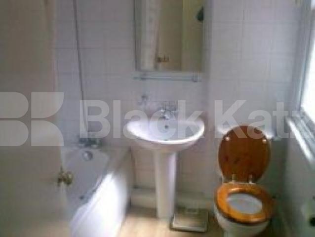 			NEWLY INSTRUCTED, AVAILABLE NOW!, 2 Bedroom, 1 bath, 1 reception Flat			 Talbot Road, HIGHGATE N6