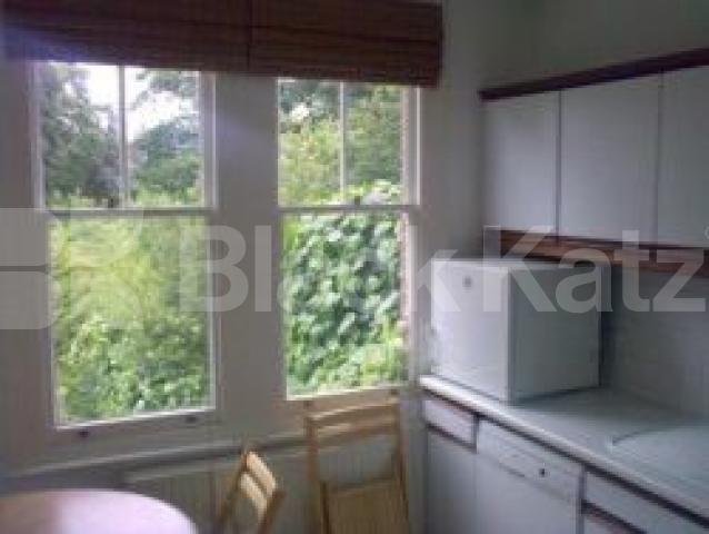 			NEWLY INSTRUCTED, AVAILABLE NOW!, 2 Bedroom, 1 bath, 1 reception Flat			 Talbot Road, HIGHGATE N6