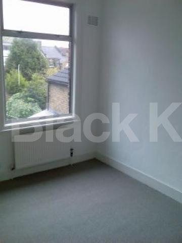 			LARGE HOUSE WITH GARDEN, 4 Bedroom, 1 bath, 1 reception Terraced House			 Glenwood Road, Turnpike Lane  N15