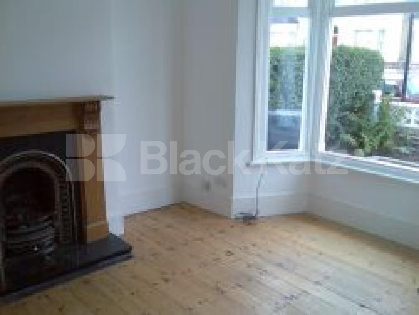 			LARGE HOUSE WITH GARDEN, 4 Bedroom, 1 bath, 1 reception Terraced House			 Glenwood Road, Turnpike Lane  N15