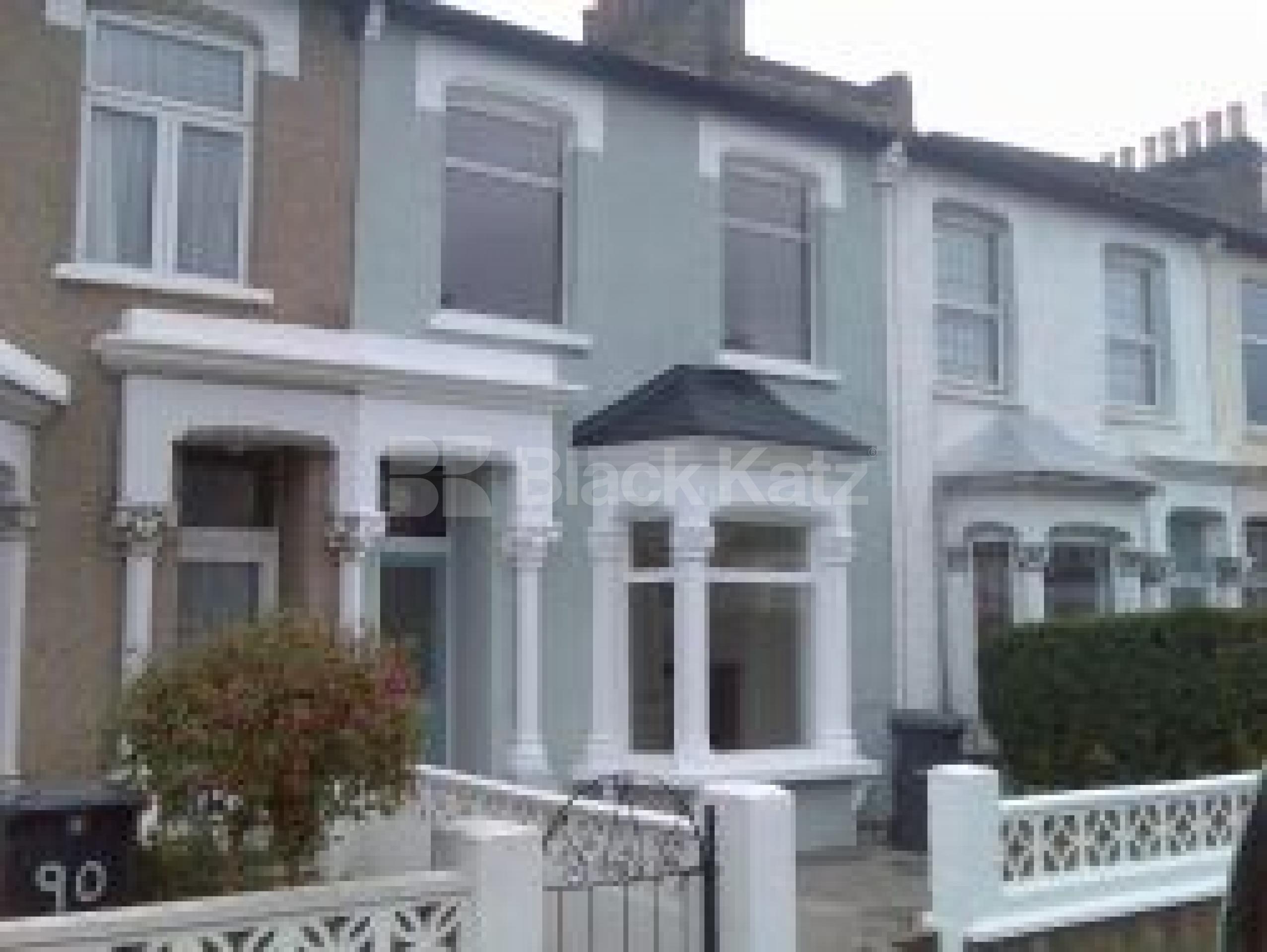 			LARGE HOUSE WITH GARDEN, 4 Bedroom, 1 bath, 1 reception Terraced House			 Glenwood Road, Turnpike Lane  N15 N15