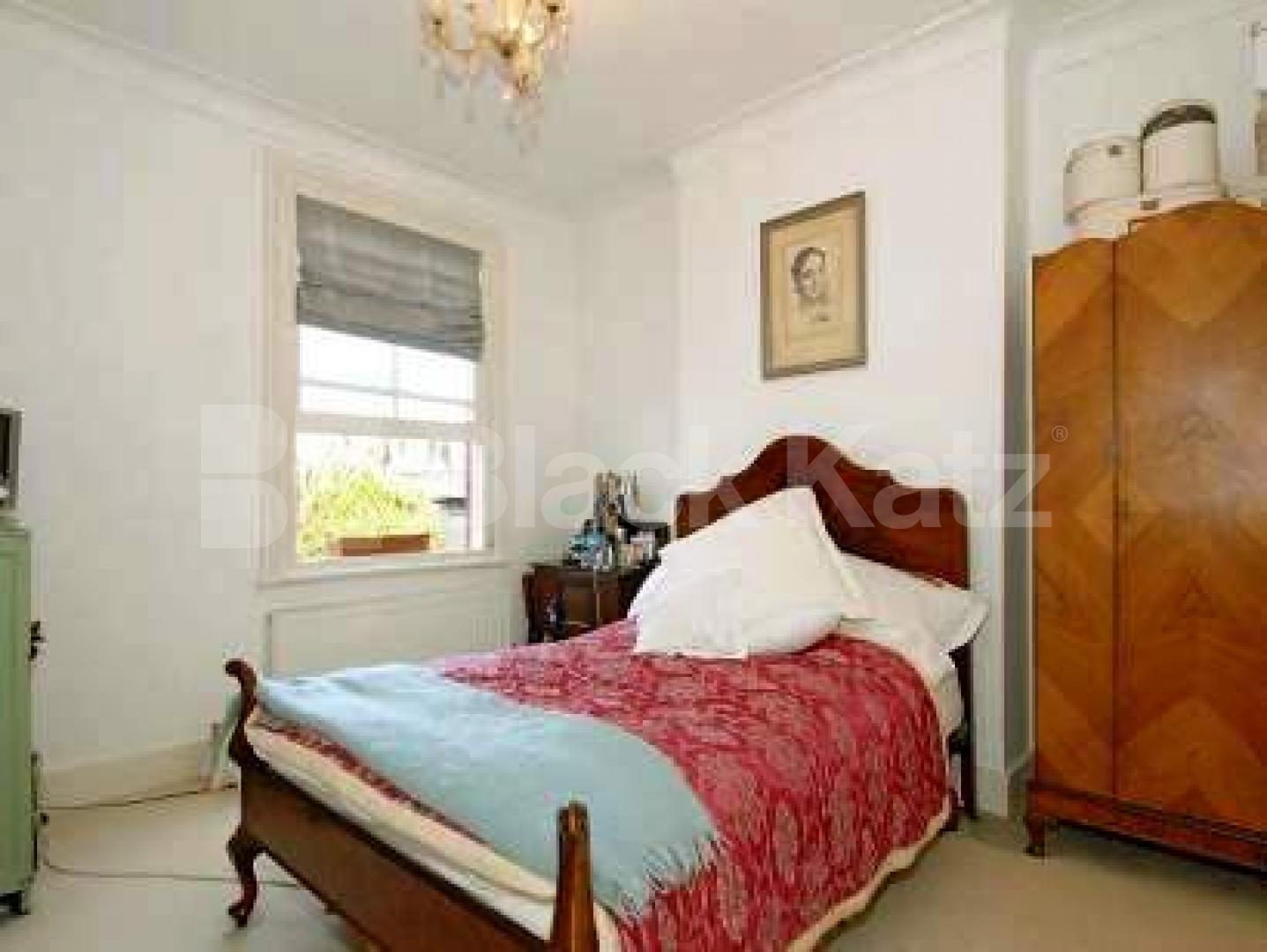 			AMAZING FLAT!, 2 Bedroom, 1 bath, 1 reception Flat			 Palace Road, CROUCH END