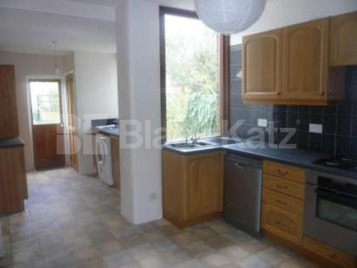 			5 Bedroom, 1 bath, 1 reception House			 Denton Road, CROUCH END