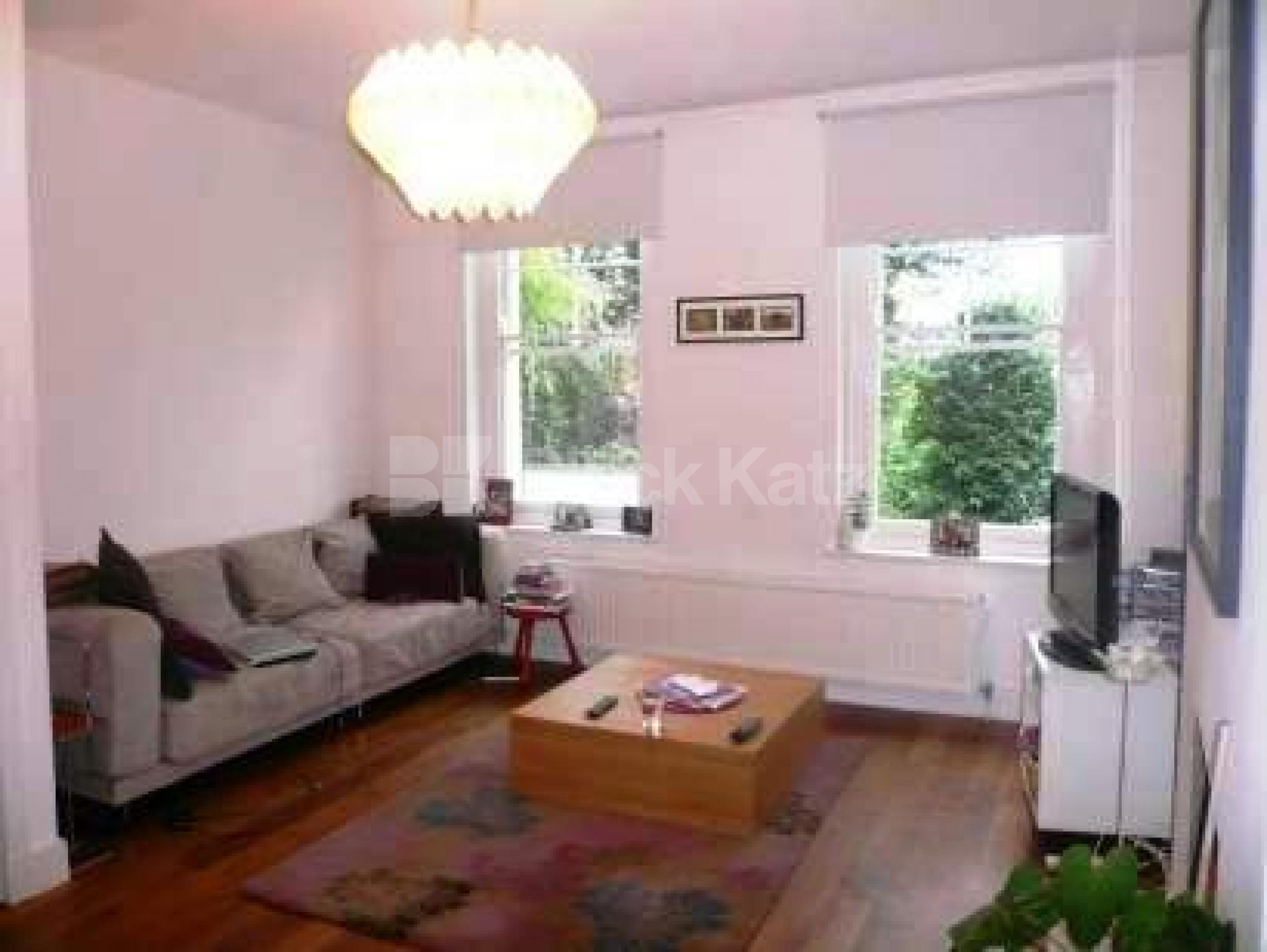 			2 Bedroom, 1 bath, 1 reception Flat			 Clifton Road, CROUCH END N8