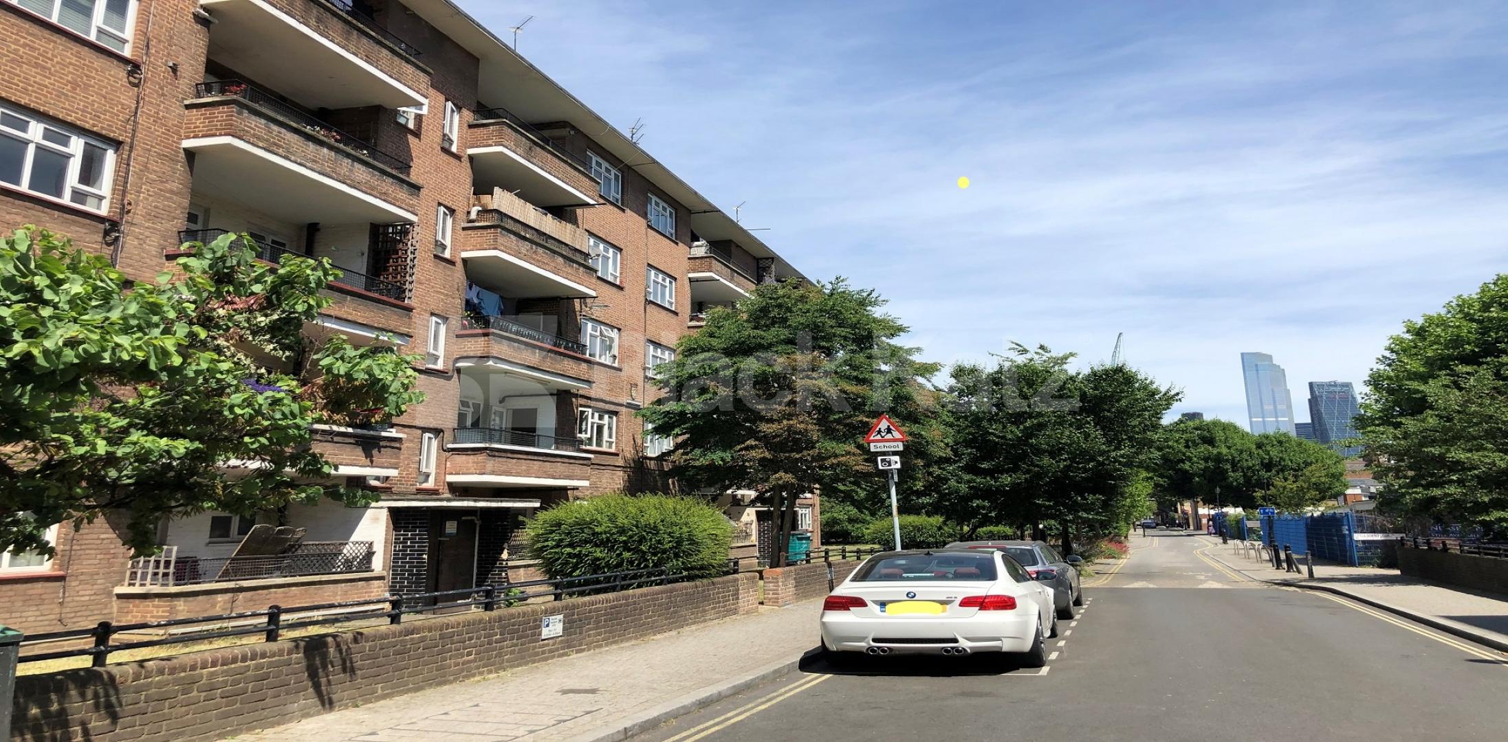 			LET , 3 Bedroom, 1 bath, 1 reception Apartment			 Redcross Way, London Bridge/Borough 