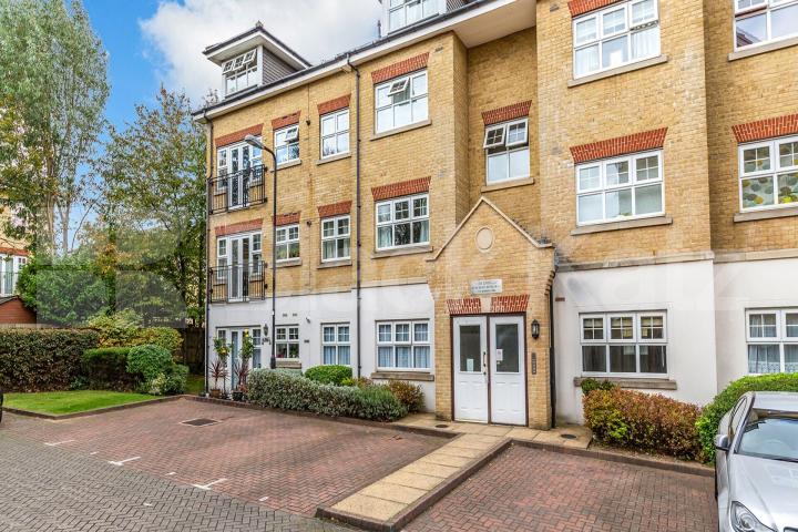 Modern 2 bedroom within a secure development near Muswell Hill golf course  Osier Crescent, Muswell Hill