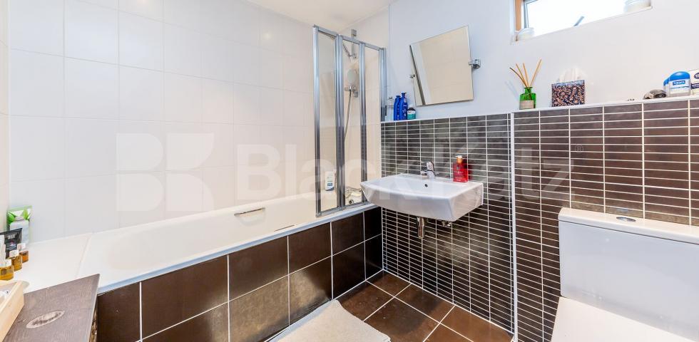 			Fantastic Prorperty !, 3 Bedroom, 1 bath, 1 reception Flat			 Womersley Road, CROUCH END