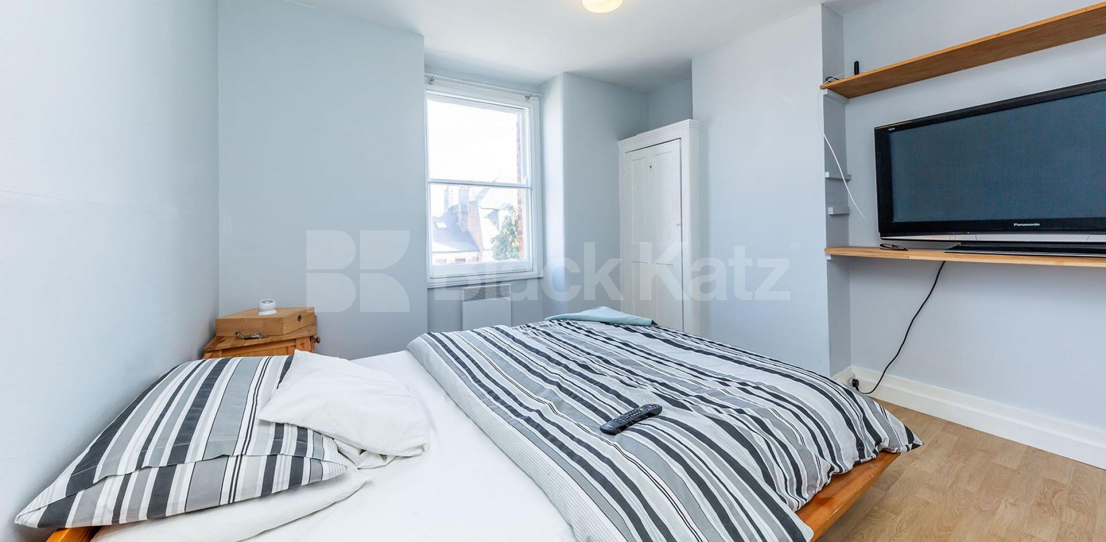 			INCLUDES THE COUNCIL TAX AND WATER RATES!, 2 Bedroom, 1 bath, 1 reception Flat			 Muswell Avenue, Muswell Hill