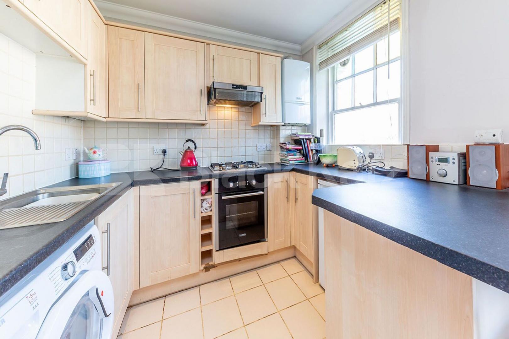  Beautiful & spacious 1 double bedroom property on the very popular Weston Park Weston Park , Crouch End