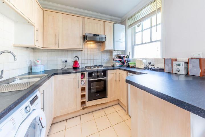  Beautiful & spacious 1 double bedroom property on the very popular Weston Park Weston Park , Crouch End