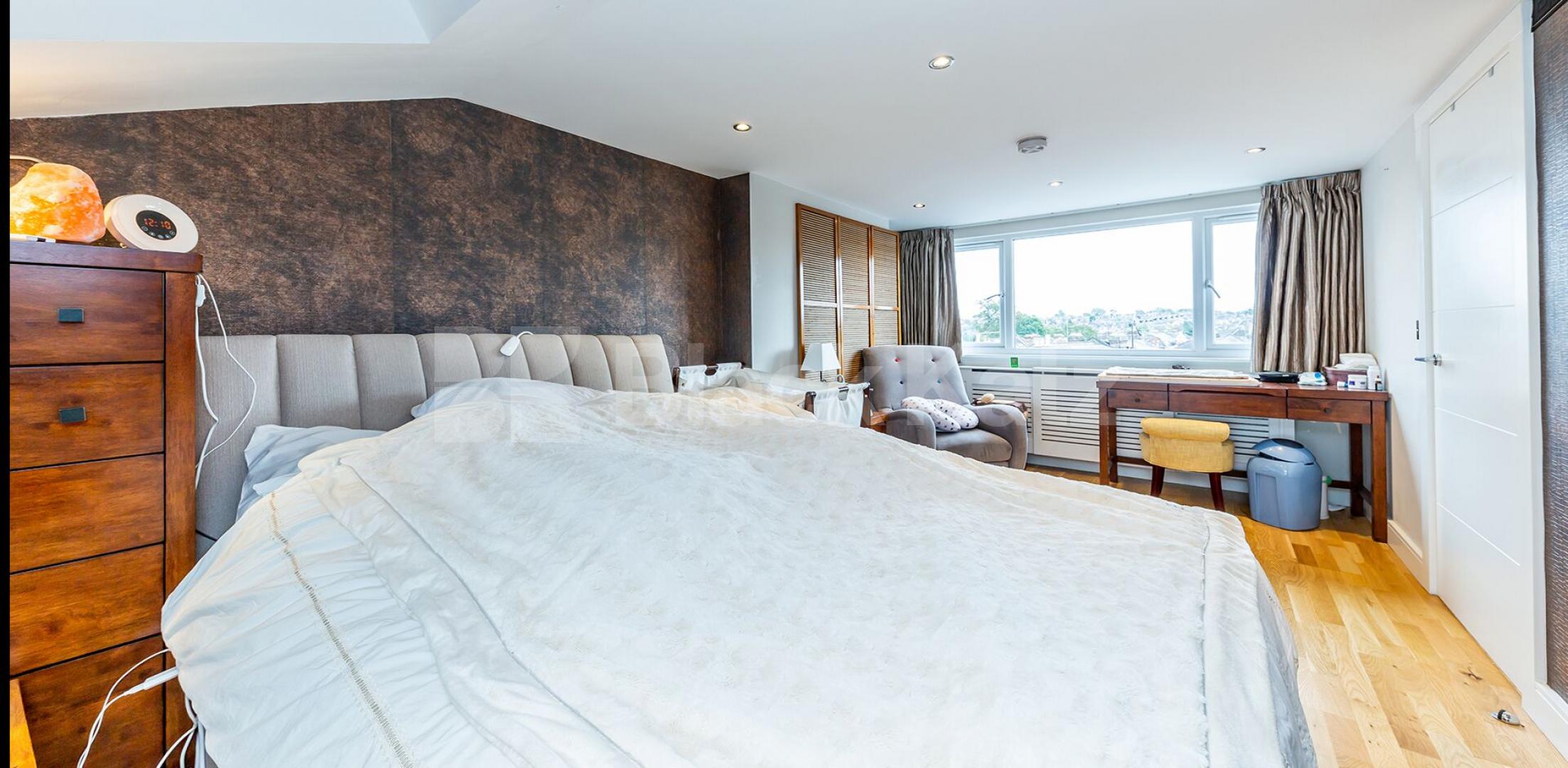 			New Instruction!, 3 Bedroom, 1 bath, 1 reception Apartment			 Broadway Parade, Crouch End