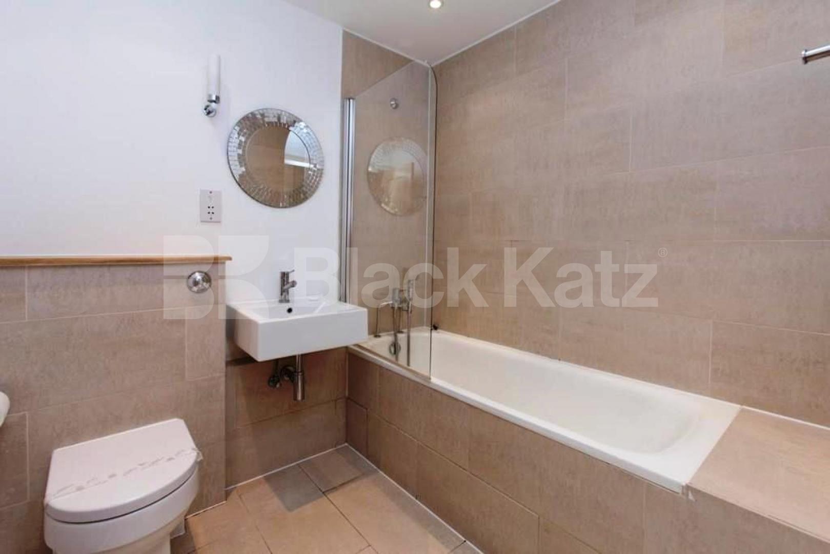 			NEW INSTRUCTION! 3BED 2 BATH!, 3 Bedroom, 1 bath, 1 reception Flat			 Royal College Street, CAMDEN