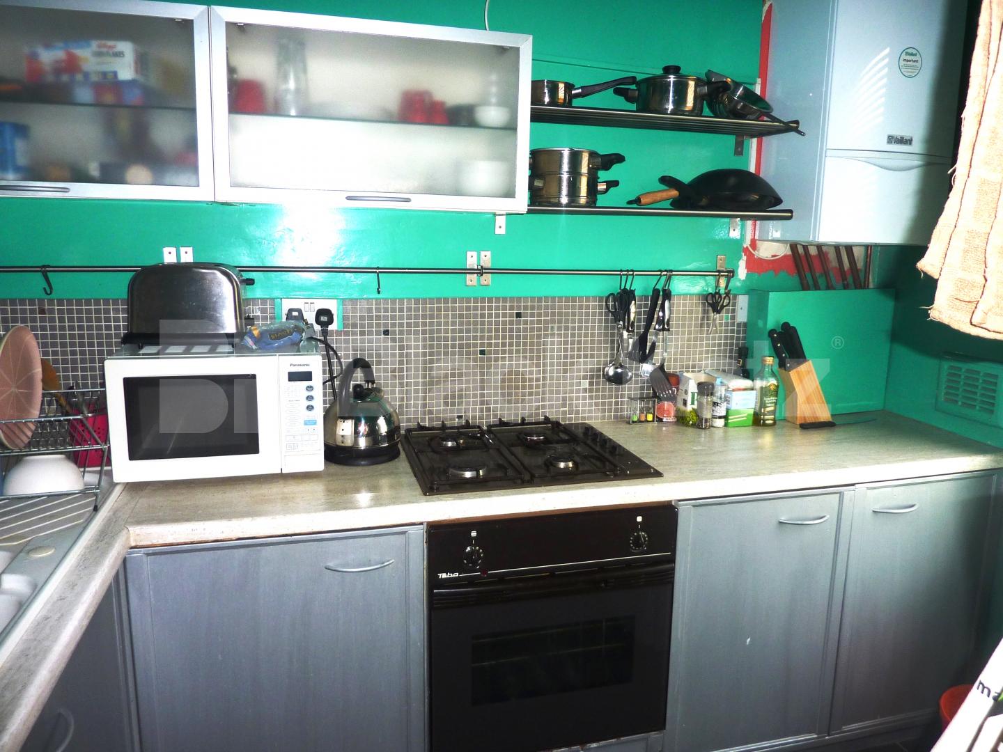 			MUST BE SEEN - ROOF TERRACE!, 1 Bedroom, 1 bath, 1 reception Flat			 Kilburn Lane, QUEENS PARK