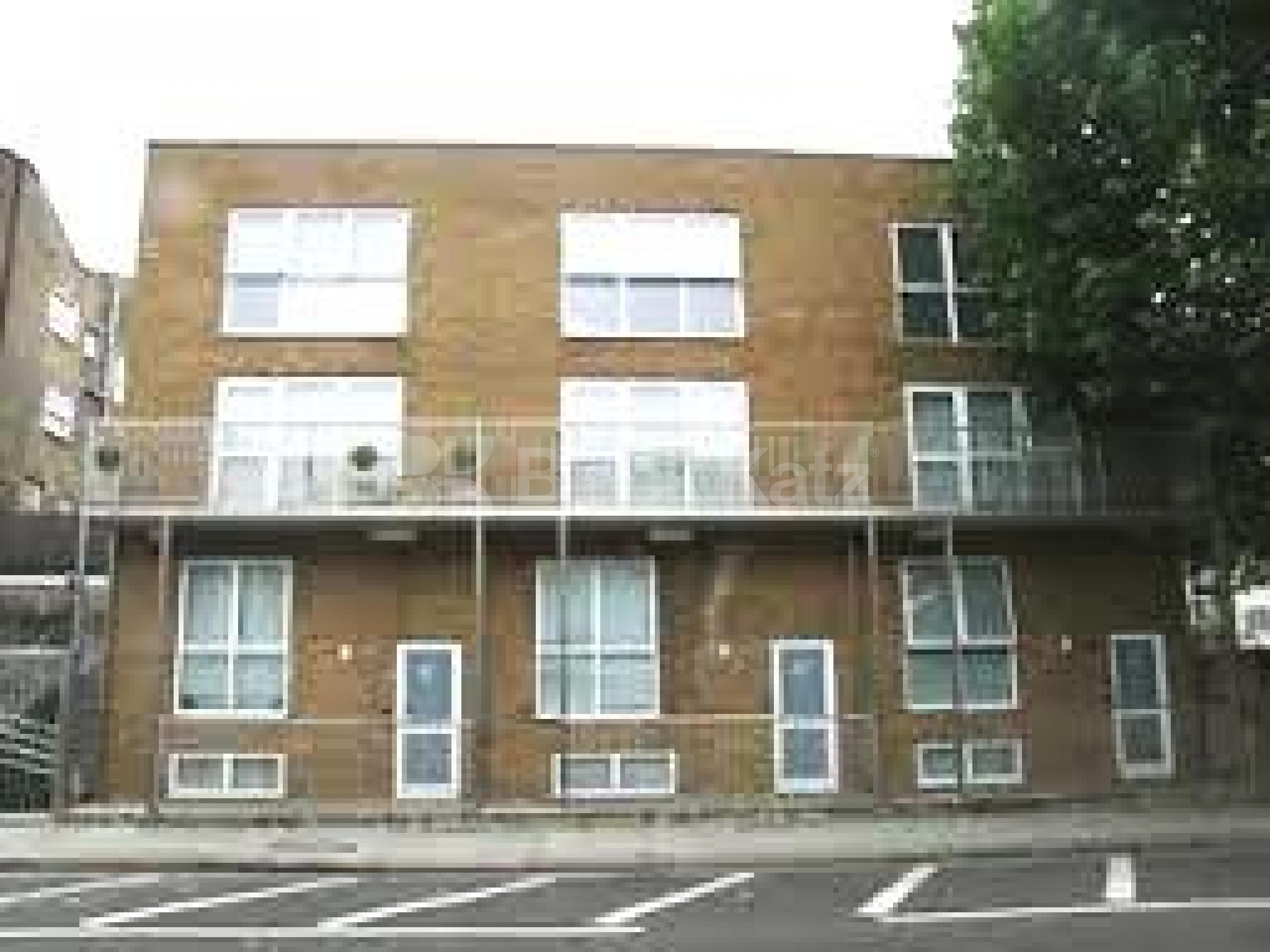 			NEW INSTRUCTION! 3BED 2 BATH!, 3 Bedroom, 1 bath, 1 reception Flat			 Royal College Street, CAMDEN NW1