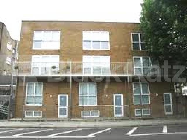 			NEW INSTRUCTION! 3BED 2 BATH!, 3 Bedroom, 1 bath, 1 reception Flat			 Royal College Street, CAMDEN