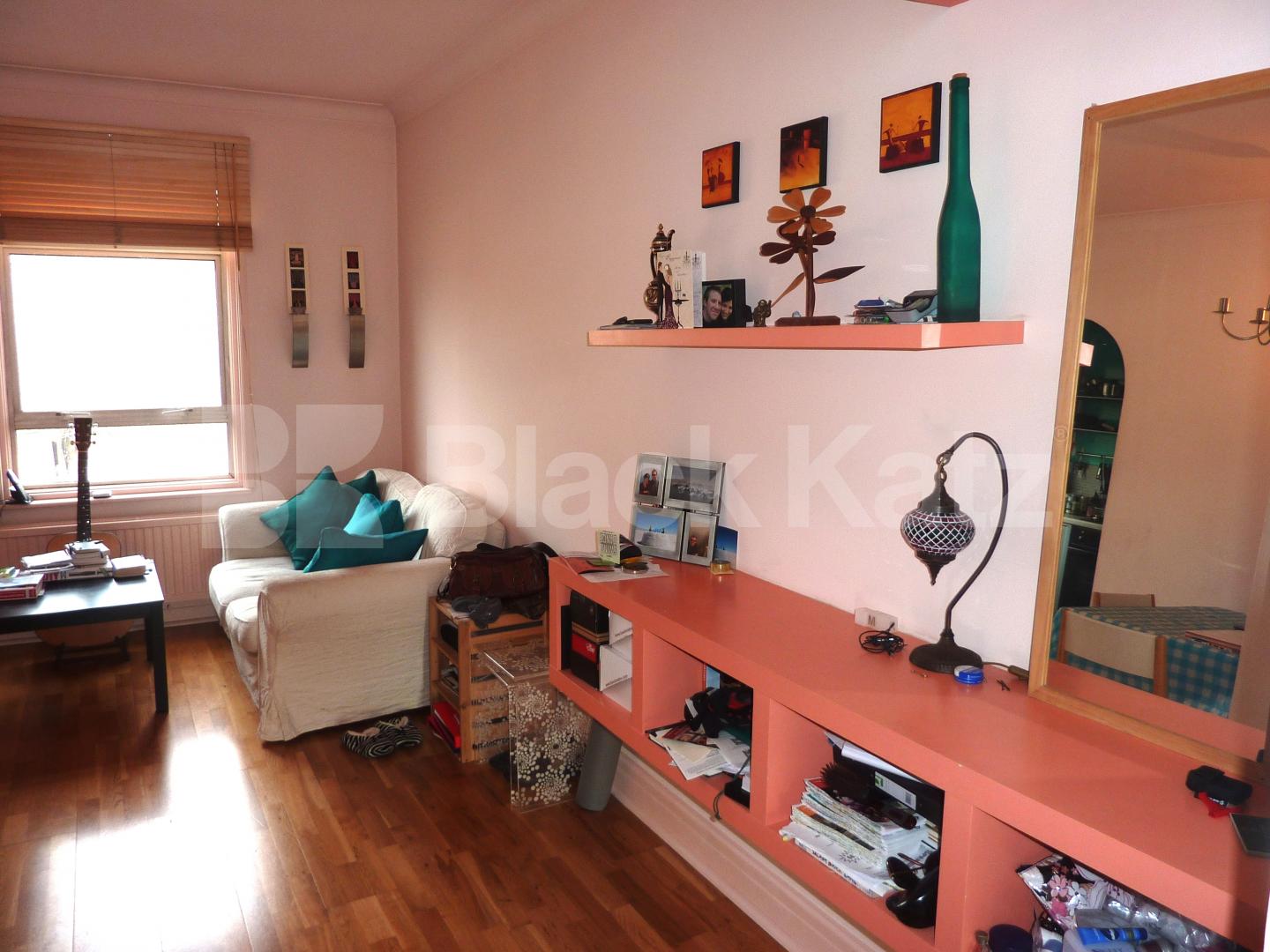 			MUST BE SEEN - ROOF TERRACE!, 1 Bedroom, 1 bath, 1 reception Flat			 Kilburn Lane, QUEENS PARK