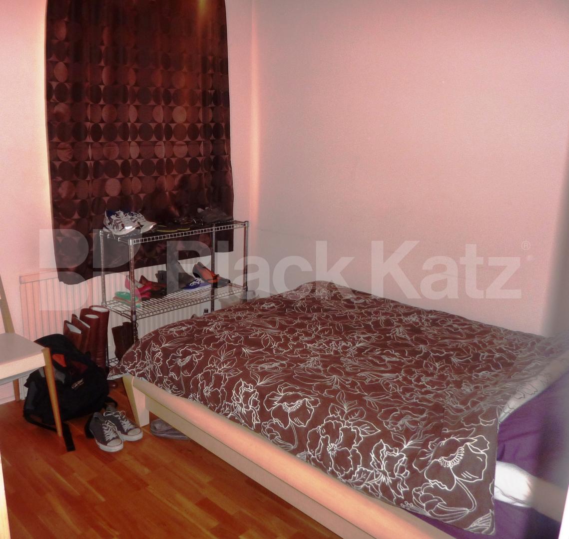 			MUST BE SEEN - ROOF TERRACE!, 1 Bedroom, 1 bath, 1 reception Flat			 Kilburn Lane, QUEENS PARK