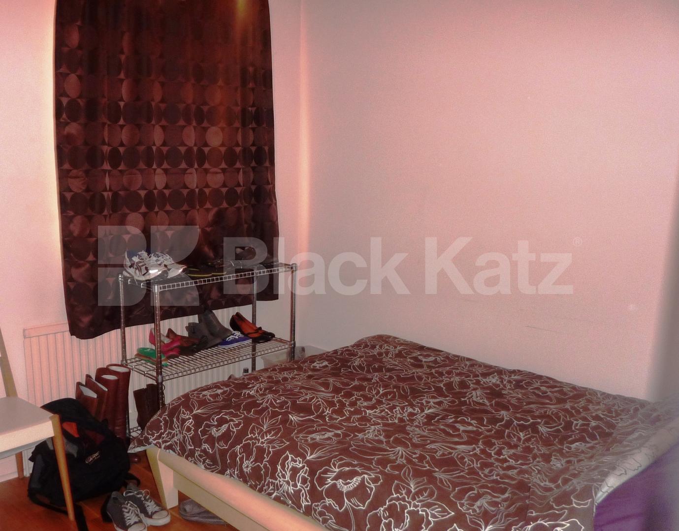 			MUST BE SEEN - ROOF TERRACE!, 1 Bedroom, 1 bath, 1 reception Flat			 Kilburn Lane, QUEENS PARK