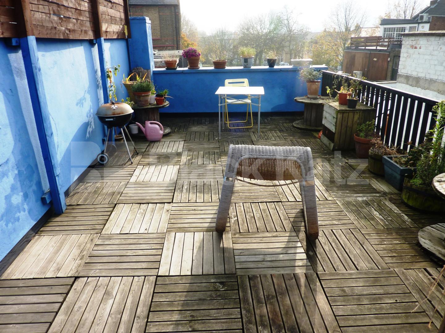 			MUST BE SEEN - ROOF TERRACE!, 1 Bedroom, 1 bath, 1 reception Flat			 Kilburn Lane, QUEENS PARK