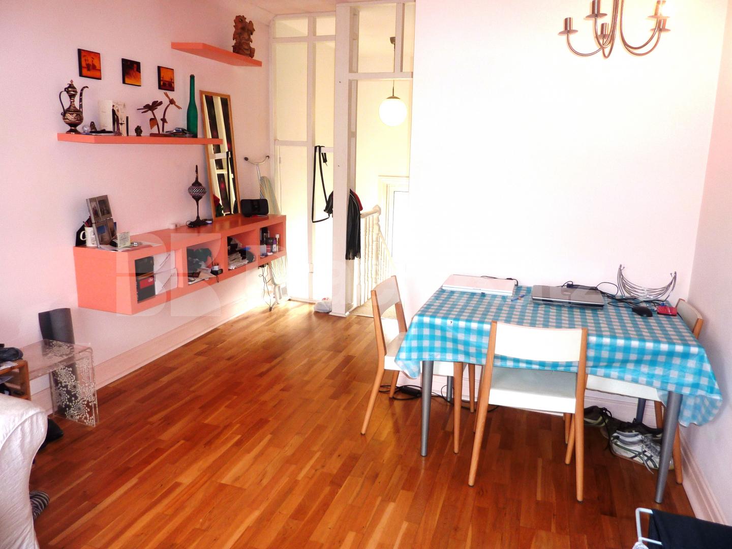 			MUST BE SEEN - ROOF TERRACE!, 1 Bedroom, 1 bath, 1 reception Flat			 Kilburn Lane, QUEENS PARK