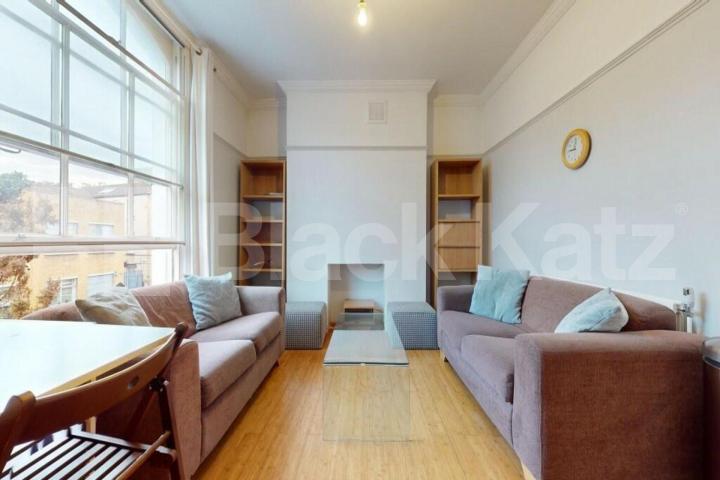Stylish Split-Level 2-Bed Apartment with Two Baths on Kings Cross Road WC1X Kings Cross Road , Bloomsbury / Kings Cross