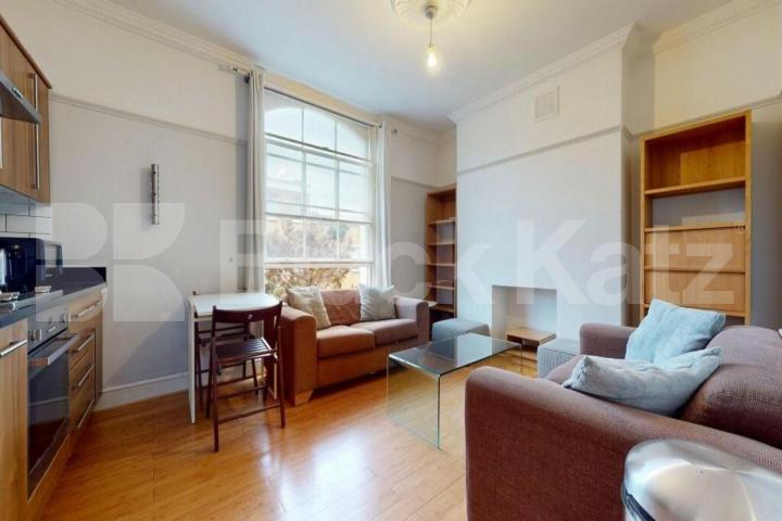 Stylish Split-Level 2-Bed Apartment with Two Baths on Kings Cross Road WC1X Kings Cross Road , Bloomsbury / Kings Cross