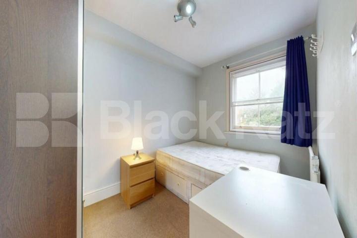 Stylish Split-Level 2-Bed Apartment with Two Baths on Kings Cross Road WC1X Kings Cross Road , Bloomsbury / Kings Cross