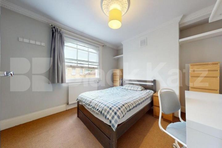 Stylish Split-Level 2-Bed Apartment with Two Baths on Kings Cross Road WC1X Kings Cross Road , Bloomsbury / Kings Cross