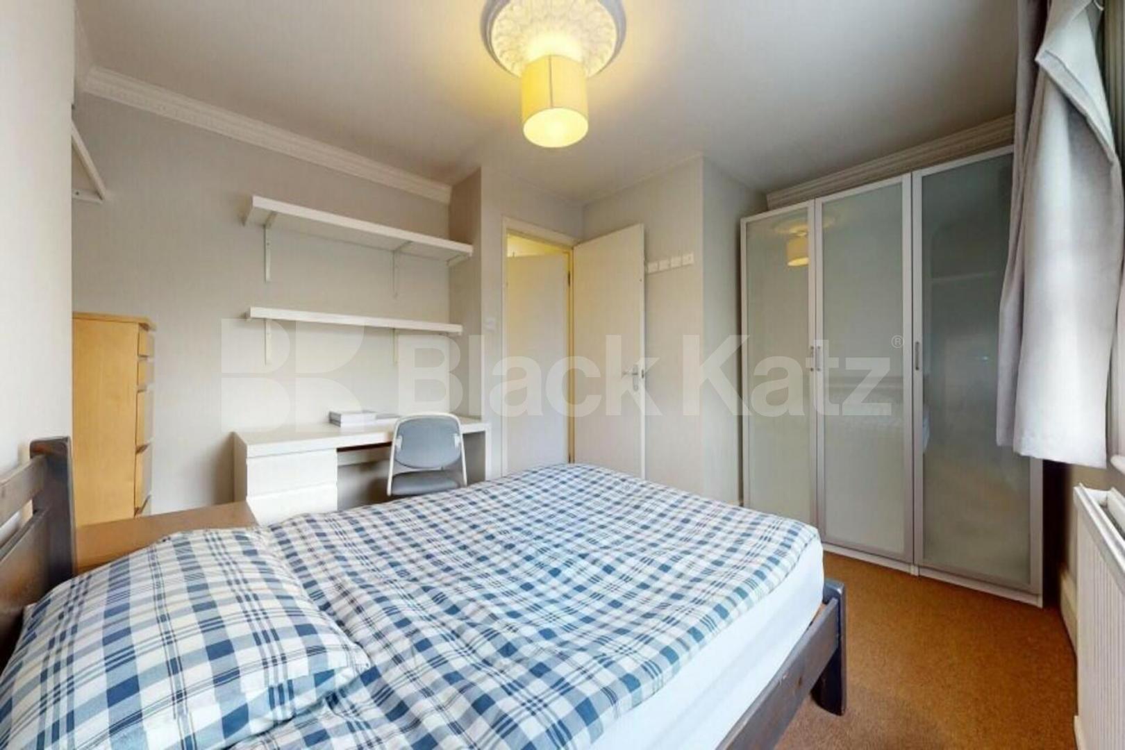 Stylish Split-Level 2-Bed Apartment with Two Baths on Kings Cross Road WC1X Kings Cross Road , Bloomsbury / Kings Cross