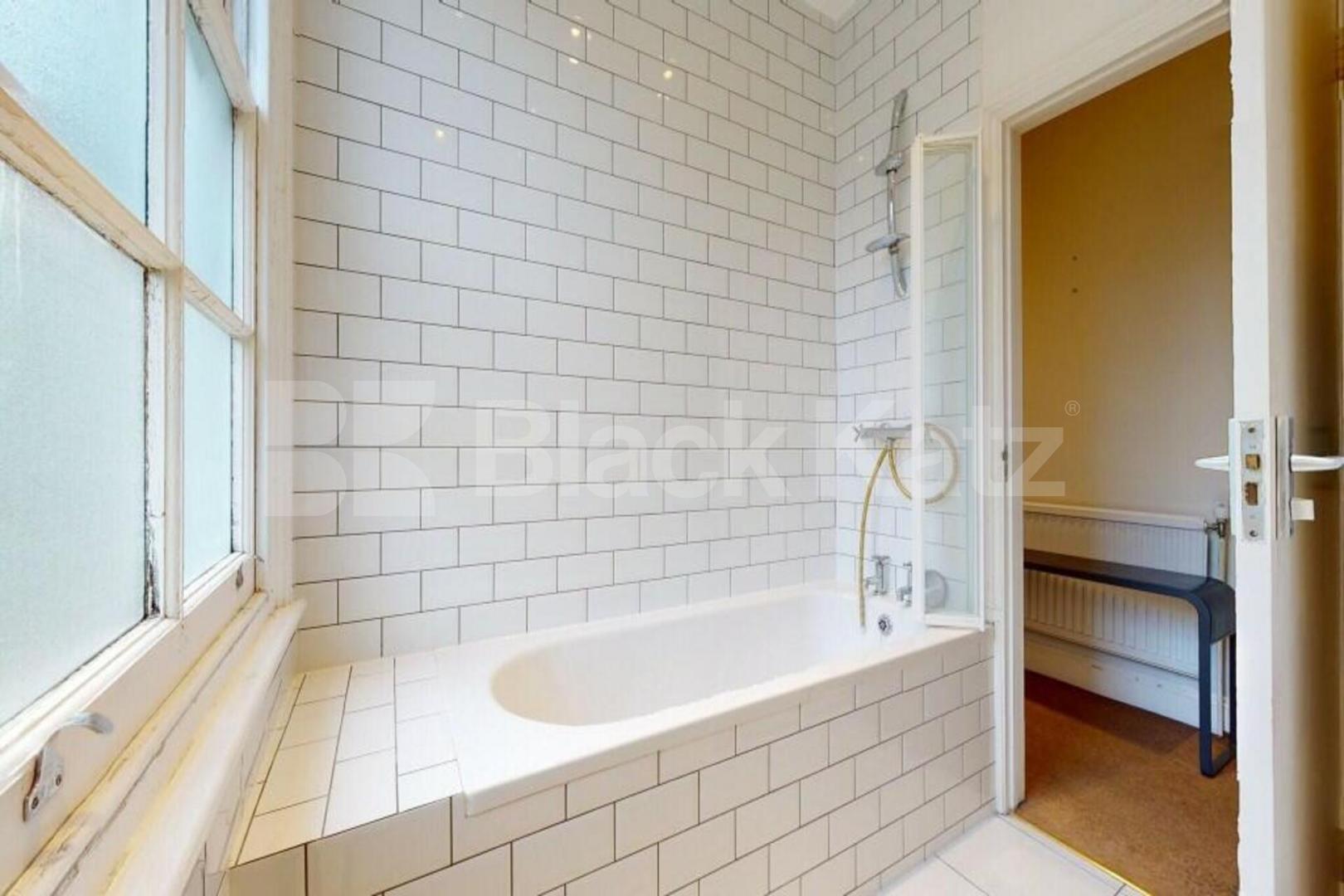 Stylish Split-Level 2-Bed Apartment with Two Baths on Kings Cross Road WC1X Kings Cross Road , Bloomsbury / Kings Cross