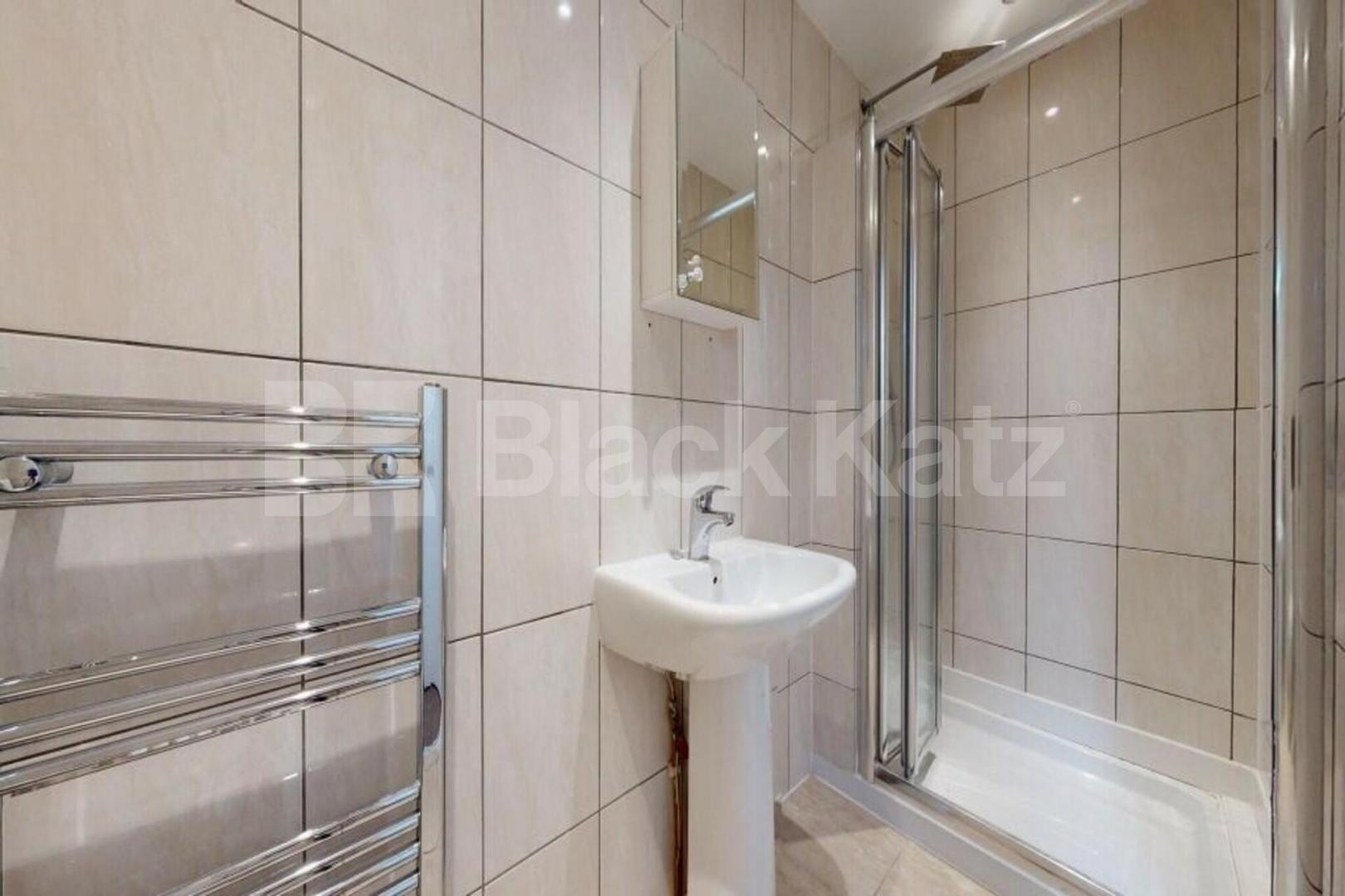 Stylish Split-Level 2-Bed Apartment with Two Baths on Kings Cross Road WC1X Kings Cross Road , Bloomsbury / Kings Cross