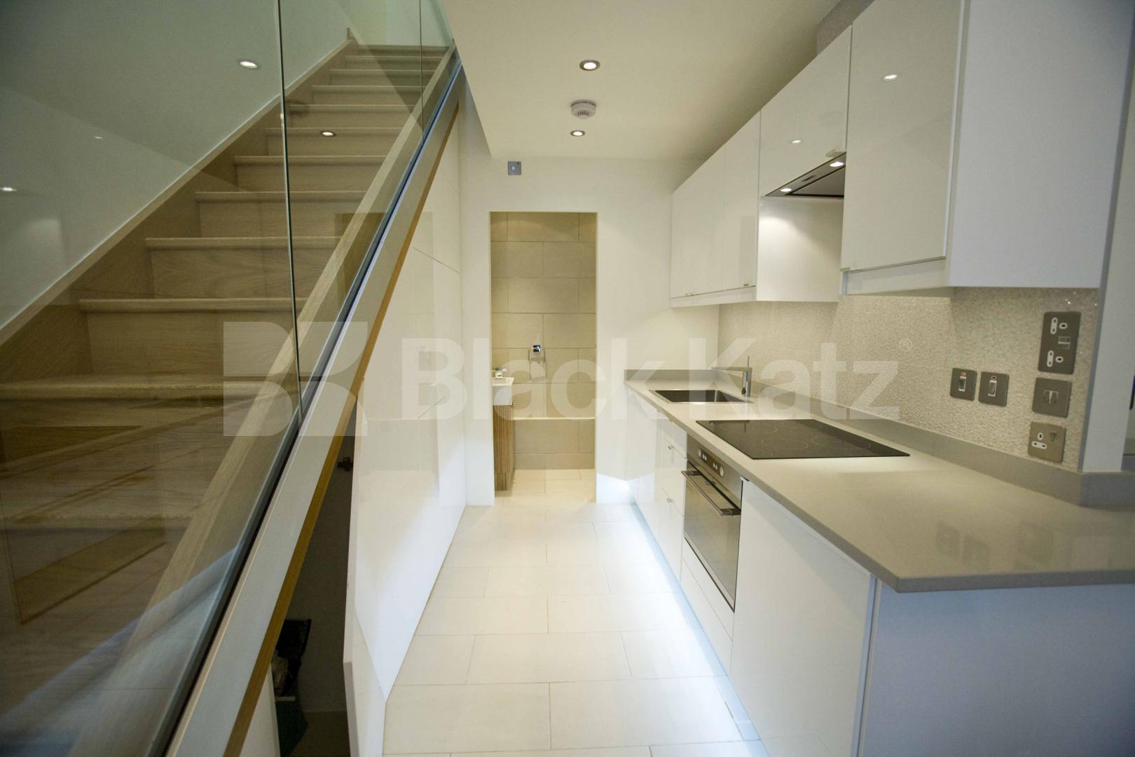 			NEW INSTRUCTION A MUST SEE!!!, 1 Bedroom, 1 bath, 1 reception Mews House			 Leeke Street, KINGS CROSS 