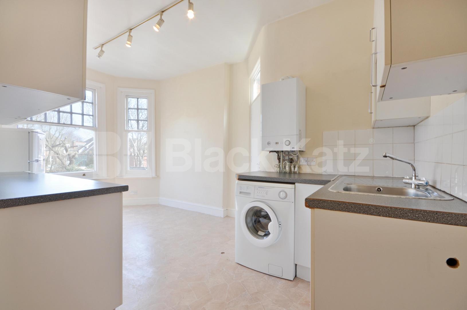 			Large Property !, 2 Bedroom, 1 bath, 1 reception Flat			 Fortis Green Road, Muswell Hill