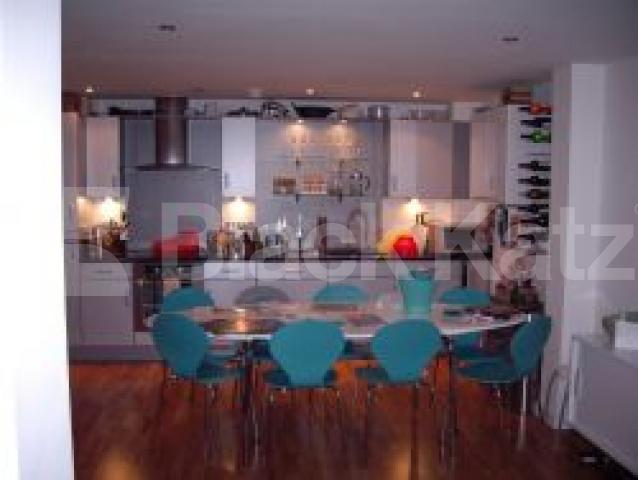 			2 Bedroom, 1 bath, 1 reception Flat			 Balmes road, Angel / Highbury