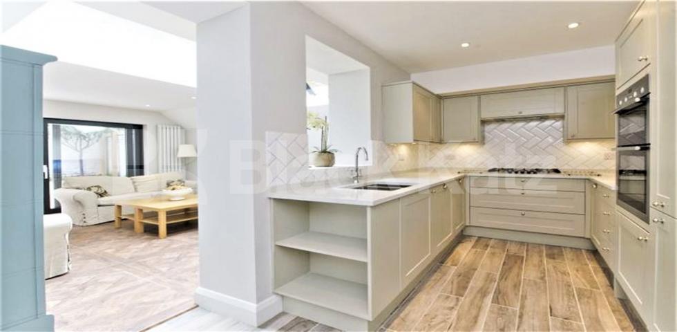			3 Bedroom, 1 bath, 1 reception Apartment			 Chesson Road, WEST KENSINGTON / FULHAM 