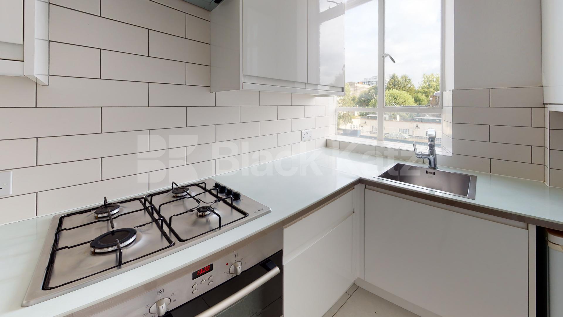 Bright Studio with Private Balcony in Prime NW8 Location Northwick Terrace, St Johns Wood