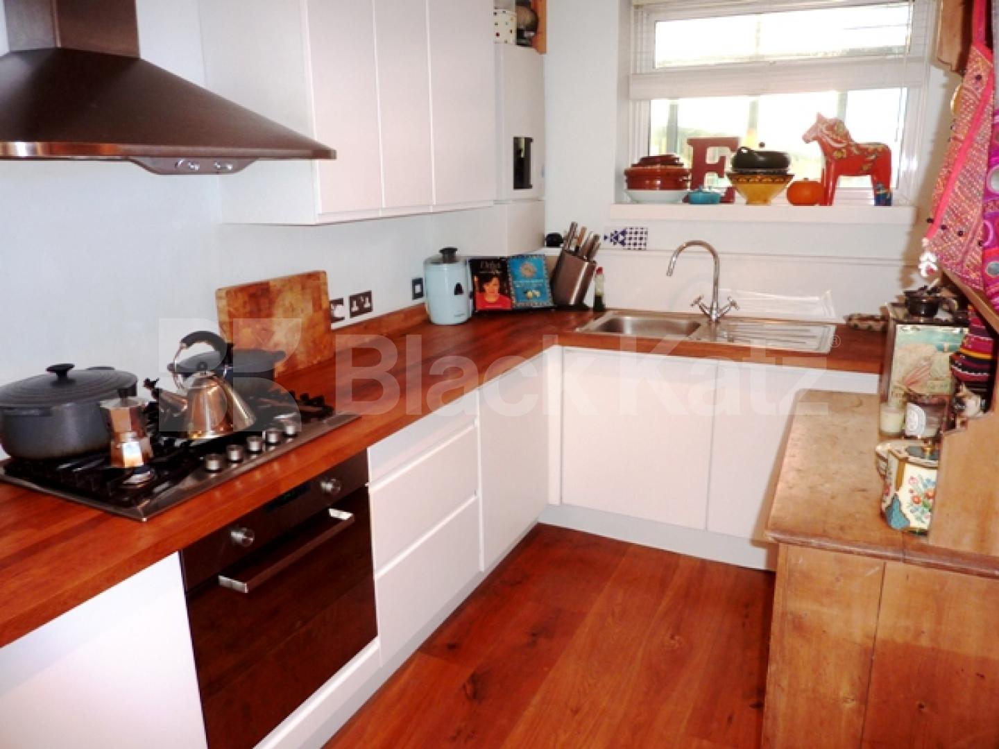 			NEW INSTRUCTION! GREAT LOCATION!!!, 2 Bedroom, 1 bath, 1 reception Flat			 Cromer Street , KINGS CROSS / RUSSELL SQ 