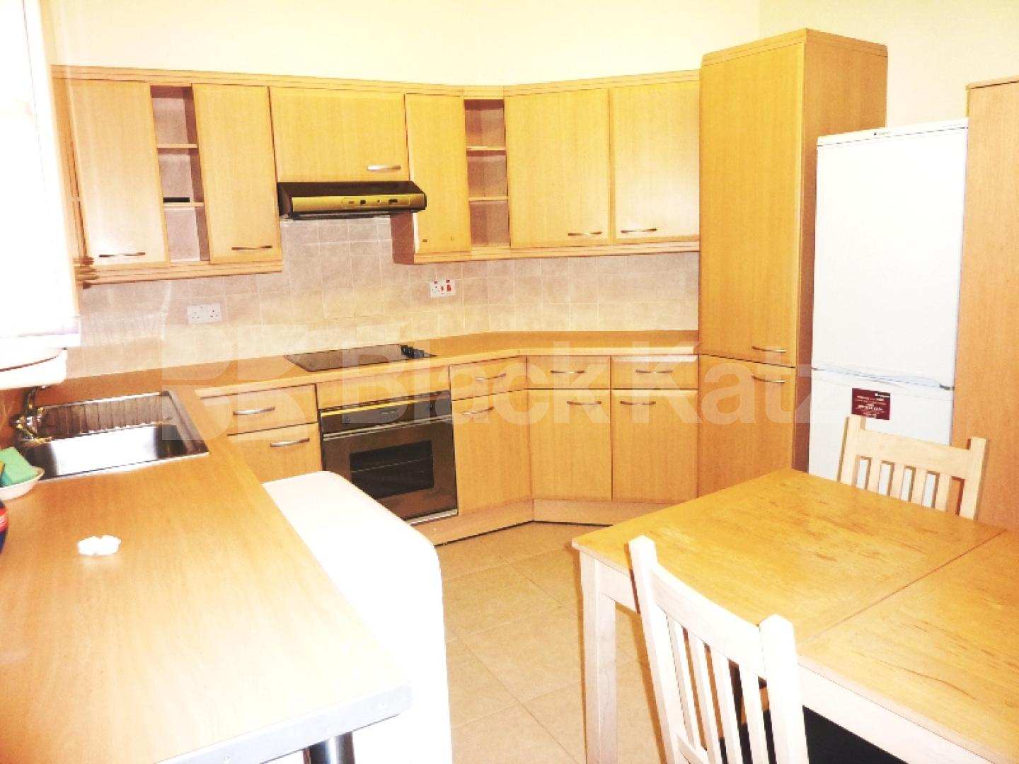 			4 Bedroom, 1 bath, 1 reception Flat			 Brewer Street, PICCADILLY CIRCUS -SOHO