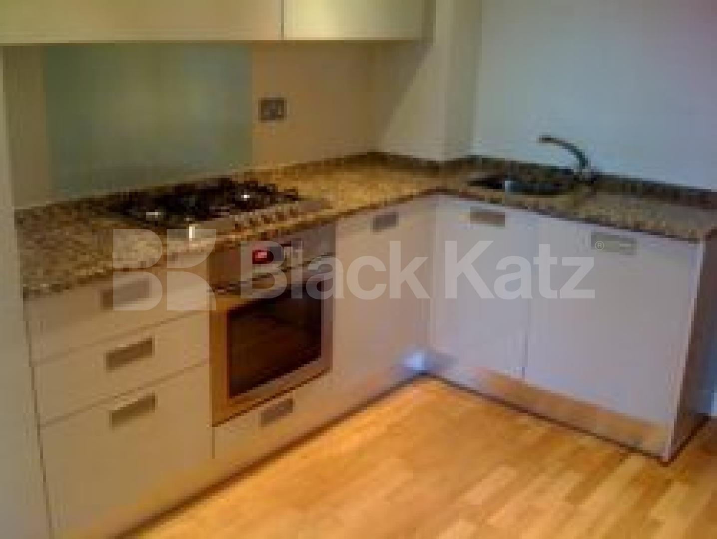 			MUST SEE !!, 2 Bedroom, 1 bath, 1 reception Flat			 Enfield Road, ISLINGTON