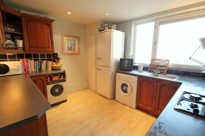 			1 month deposit instead of 6 weeks, saving you £683.33!, 2 Bedroom, 1 bath, 1 reception Flat			 Mapesbury Road, KILBURN